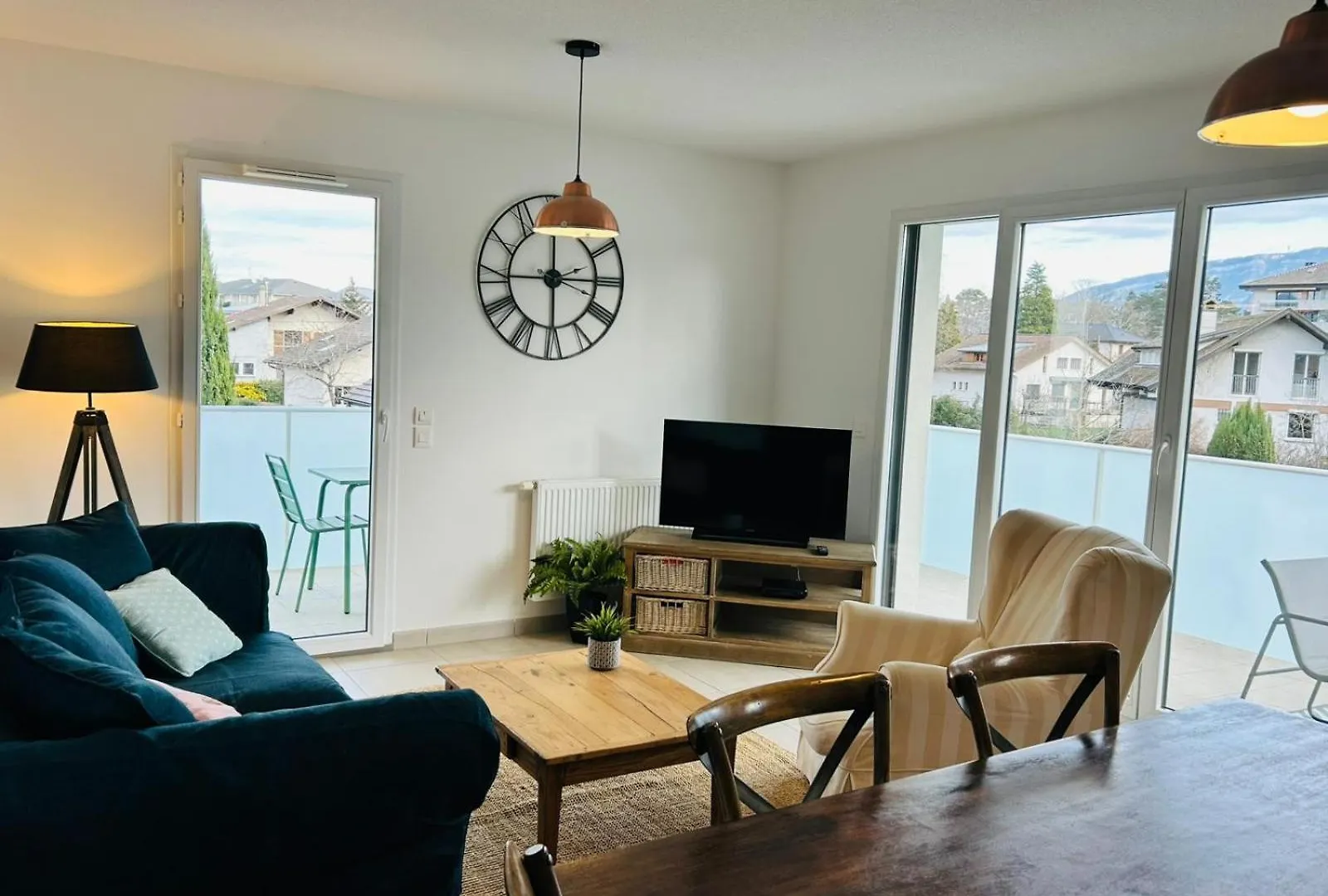 Sweet & Charm For This Cozy Appt In Saint-Julien France